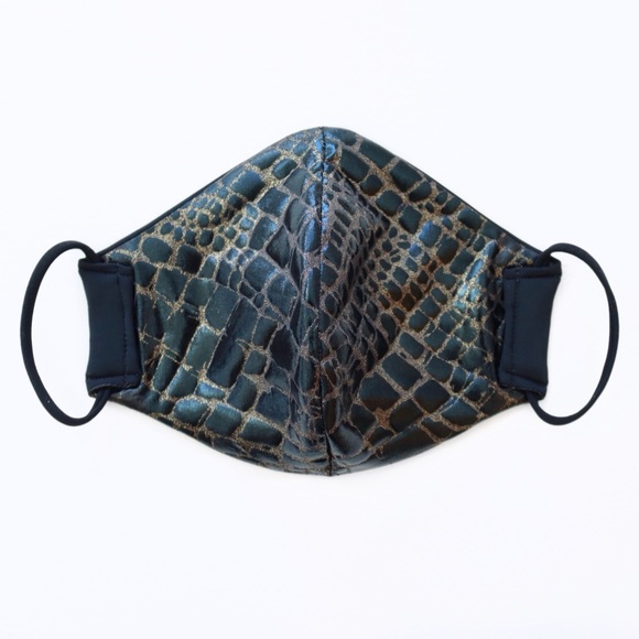 🖤✨ Black&Gold Croc Face Mask - Picture 2 of 4